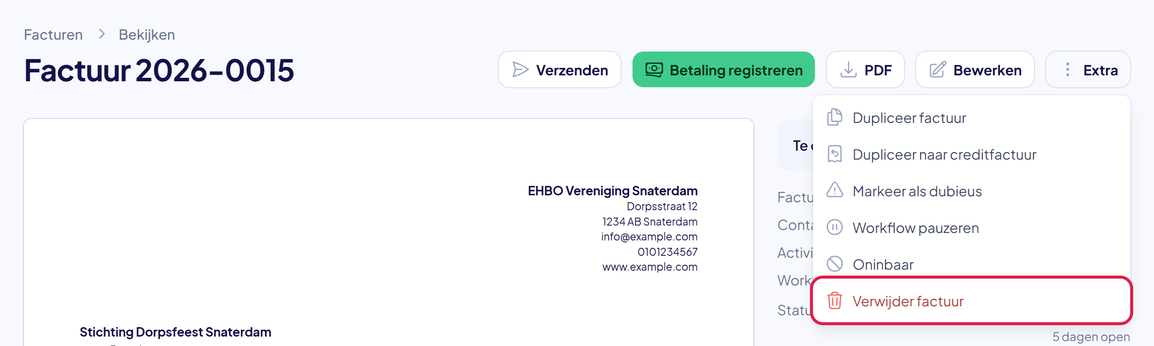 De paginakop van de factuur met het menu Extra open en daarin Verwijder factuur gemarkeerd