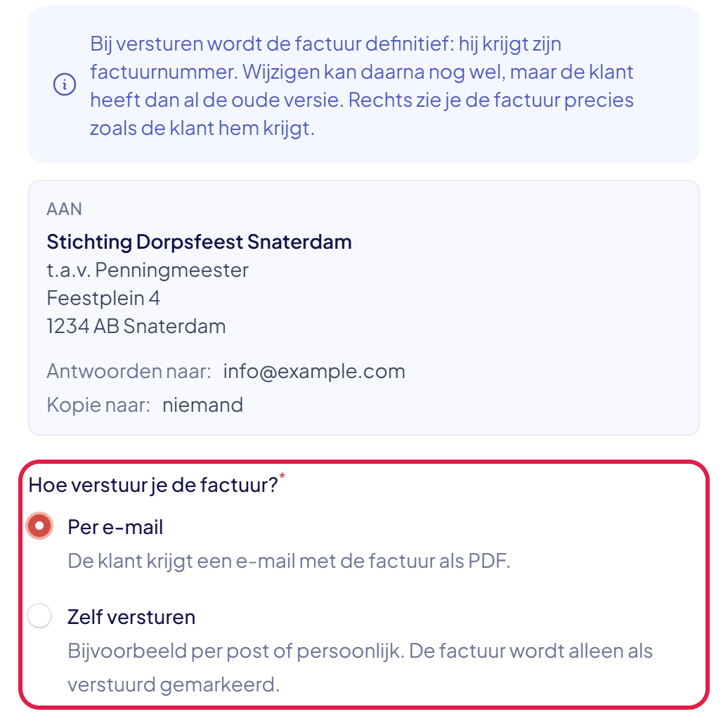 Het bovenste deel van het venster Factuur versturen met de ontvanger en de keuze Per e-mail of Zelf versturen
