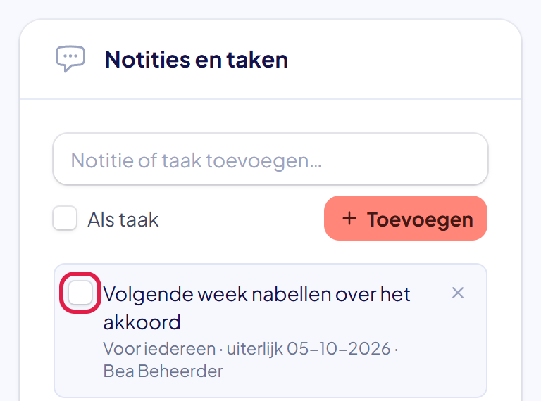 Het blok Notities en taken met bovenaan de open taak en het vakje om af te vinken gemarkeerd, daaronder de notitie en de geschiedenis