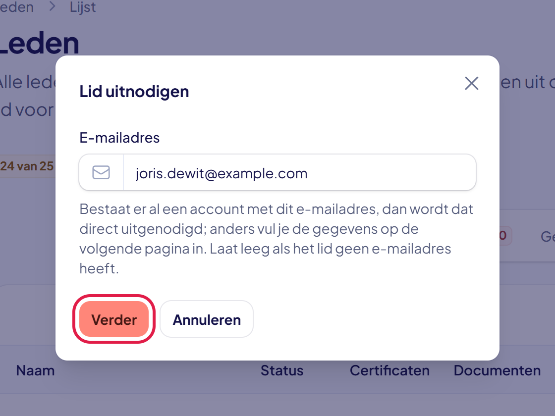 Het venster Lid uitnodigen met het e-mailadres van een bestaand lid en de knop Verder