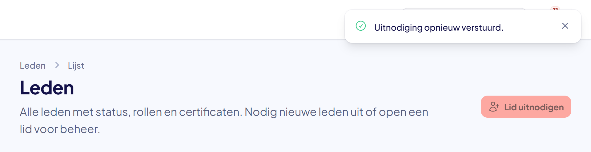 De pagina Leden met rechtsboven de melding Uitnodiging opnieuw verstuurd
