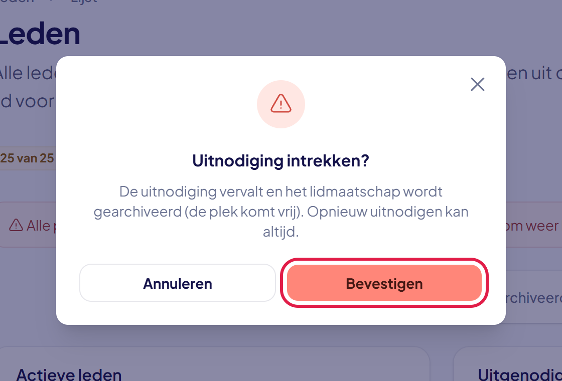 Het venster Uitnodiging intrekken met de knop Bevestigen gemarkeerd