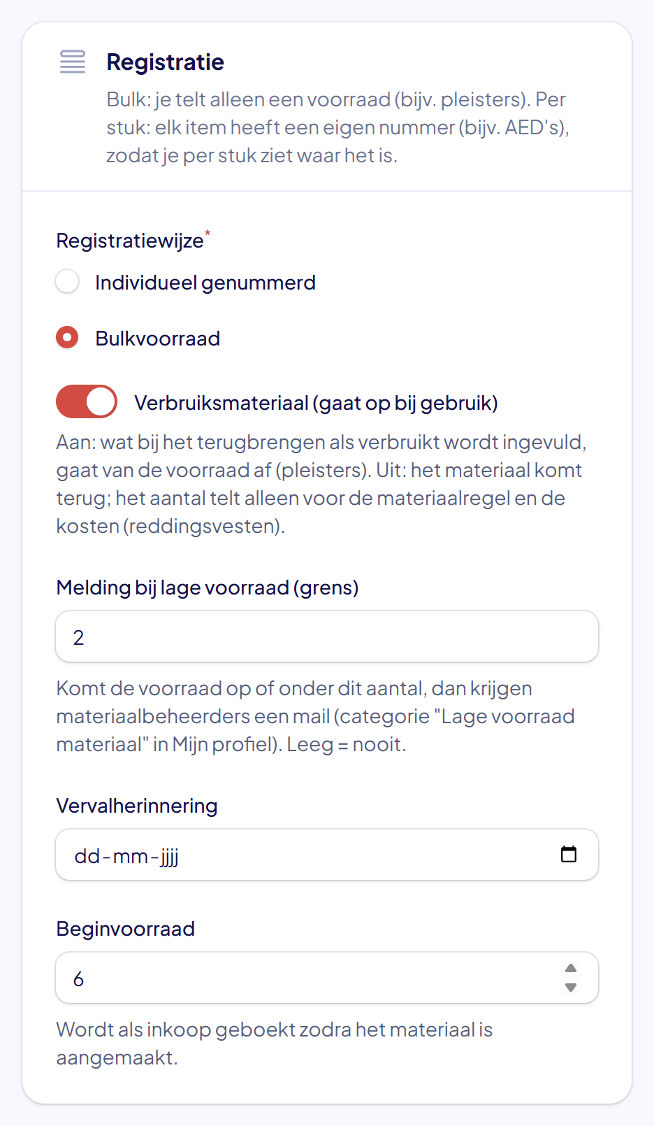 De kaart Registratie met de keuze Bulkvoorraad, de schakelaar Verbruiksmateriaal (gaat op bij gebruik) aan, een grens van 2 en een beginvoorraad van 6