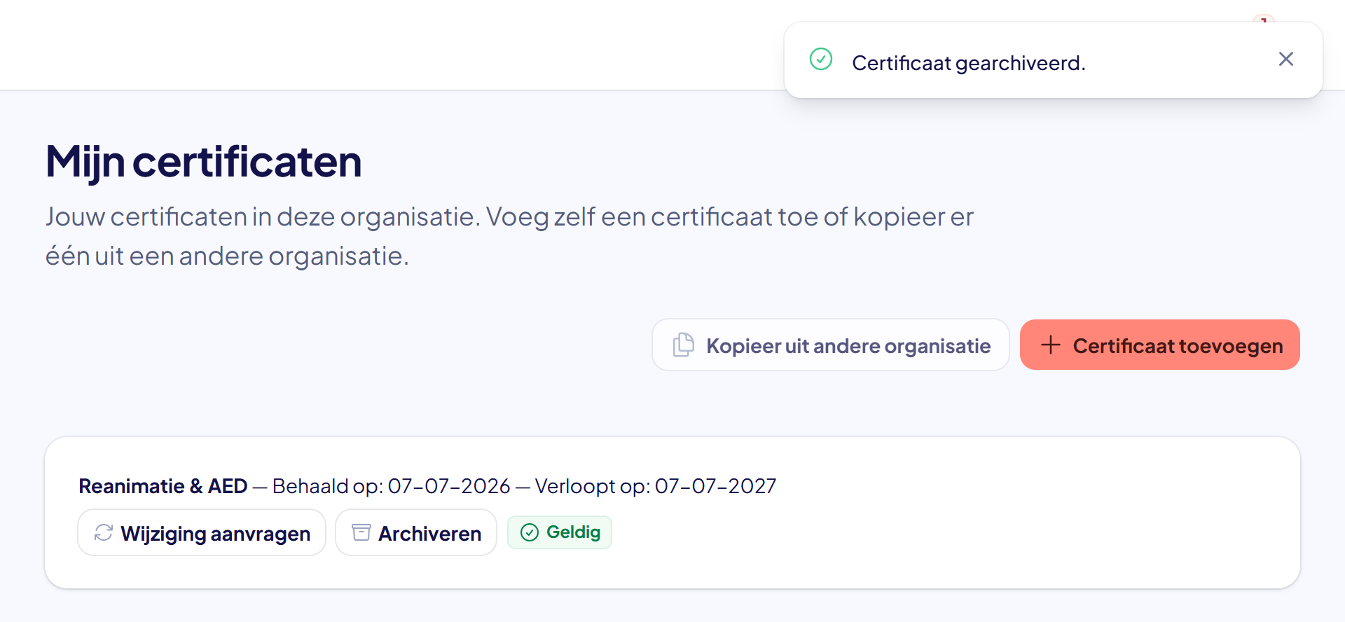 De pagina Mijn certificaten met de melding Certificaat gearchiveerd en de lijst zonder het gearchiveerde certificaat