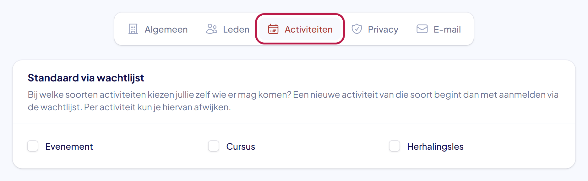 Het tabblad Activiteiten met het blok Standaard via wachtlijst en de vakjes Evenement, Cursus en Herhalingsles