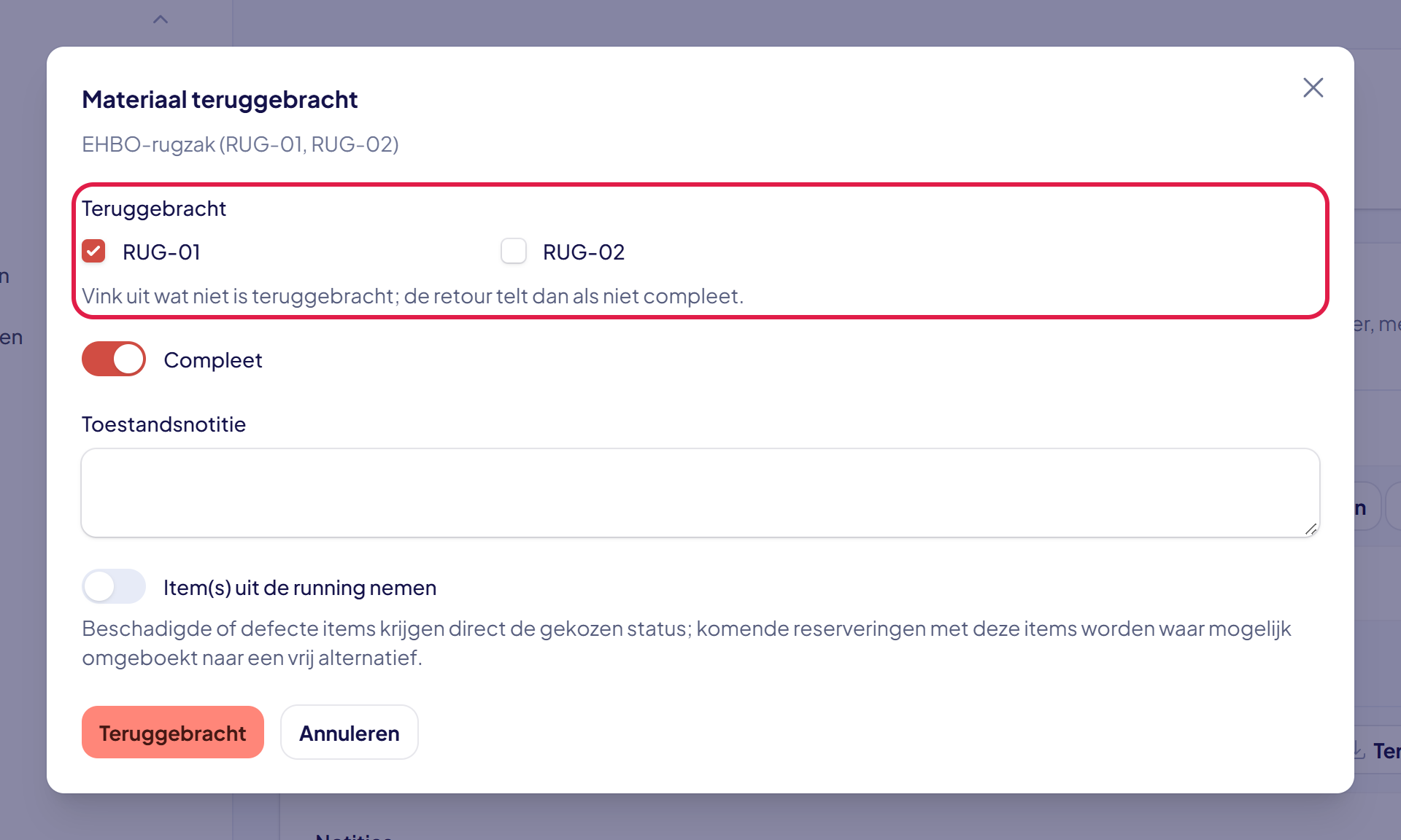 Het venster Materiaal teruggebracht voor de EHBO-rugzak met bij Teruggebracht RUG-01 aangevinkt en RUG-02 niet, en de schakelaar Item(s) uit de running nemen