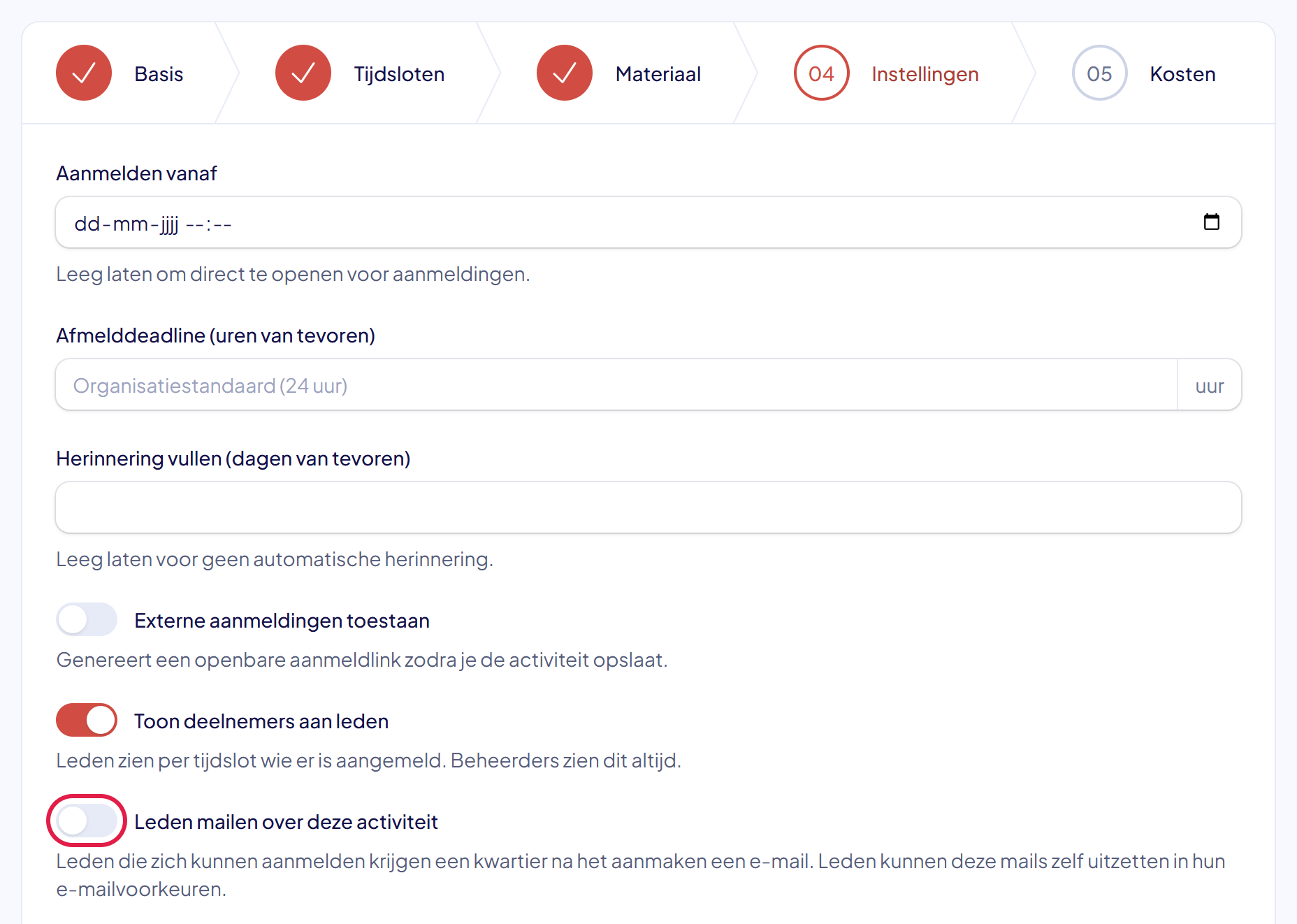 Het scherm Instellingen van een nieuwe activiteit met de schakelaar Leden mailen over deze activiteit gemarkeerd