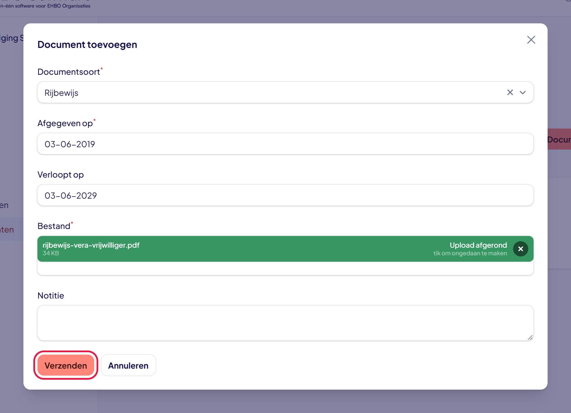 Het venster Document toevoegen met een geüpload bestand en de knop Verzenden gemarkeerd