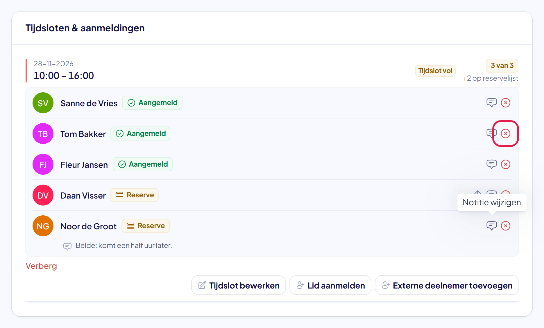 De lijst met aanmeldingen met het rode kruisje achter een aangemeld lid gemarkeerd