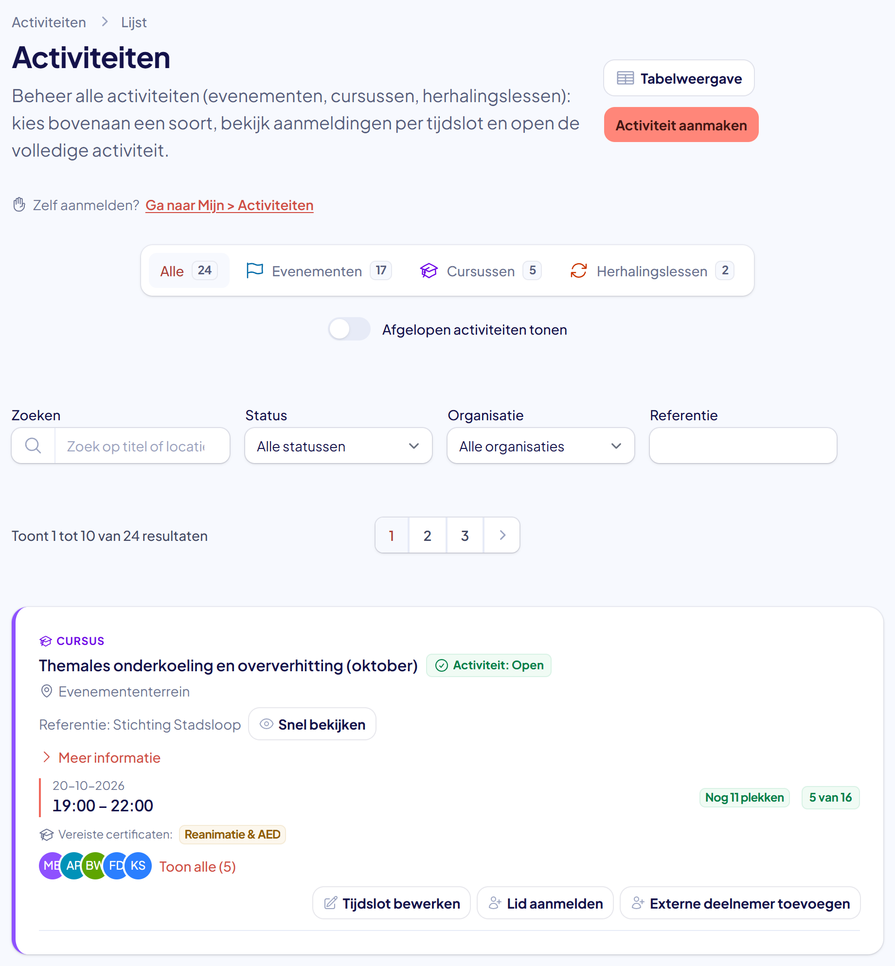 De pagina Activiteiten in de kaartweergave met de tabbladen, de schakelaar Afgelopen activiteiten tonen, de filterbalk en de eerste activiteitenkaart